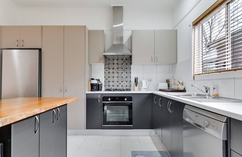 Orange East Casa | Carwyn Cottage - Impeccably Styled, Circa 1940s