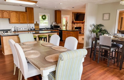 Cary Casa | Cary Stylish home with pool and jetted tubs. 6 beds, sleep 12