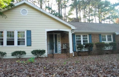 Cary Casa | Cary Top Location Ranch Home