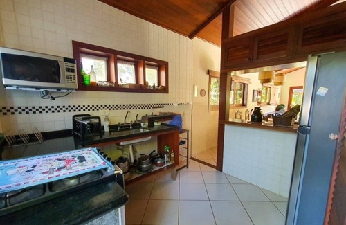 Itamambuca Casa | Casa Para Famílias com Quadra de Futebol, Piscina e há Poucos Metros da Praia