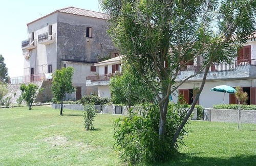 Santa Caterina Dello Ionio Marina Casa | Casa Iorana F: A welcoming two-story ancient watch tower located right on the beach, with Free WI-FI.