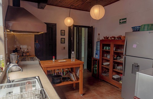 Barrio de Mexicanos Casa | Casa Centralita: central San Cris, with views, yard, fire pit + tree house!