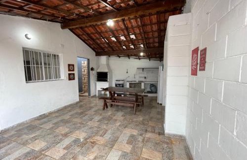 Toninhas Casa | Casa 150m da Praia das Toninhas Com Churrasqueira