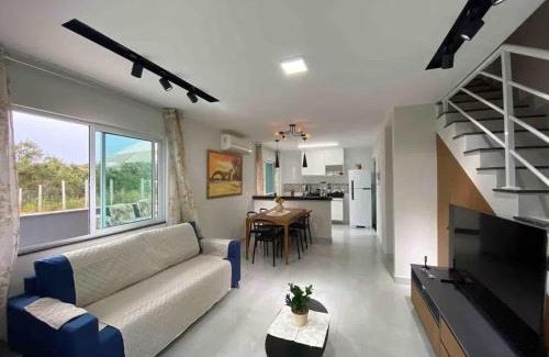 Itaipuacu Apartamento | Casa 2 suites, ampla área externa, 300m praia