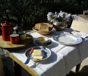 Alicudi Porto Cama Y Desayuno | casa 3 archi