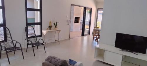 Ribeirao Preto Casa | Casa 3 quartos climatizados, wi-fi, garagem e área de lazer com piscina
