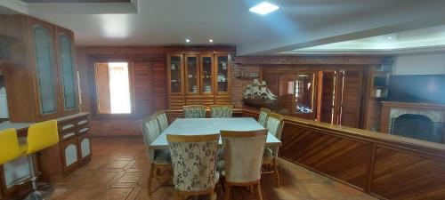 Pinto Bandeira Casa | Casa 4 suíte, piscina interna em Pinto Bandeira