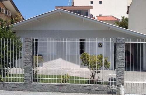 Cachoeira do Bom Jesus Casa | Casa 4 SUÍTES e 2 quartos a 100 m da praia de Cachoeira, entre Canasvieiras e Ponta das Canas