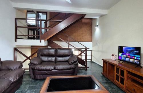 Umuarama Casa | Casa 6 em Condomínio com 2Quartos 1Mezanino Wifi Piscina Churrasqueira