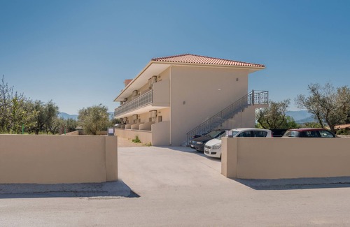 Zakynthos Town Apartamento | Casa 77 Zante by Karras Hotels