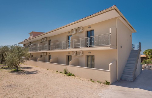 Zakynthos Town Apartamento | Casa 77 Zante by Karras Hotels