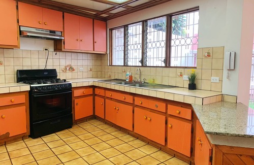 Pavas Cama Y Desayuno | CASA 8 BED AND BREDKFAST