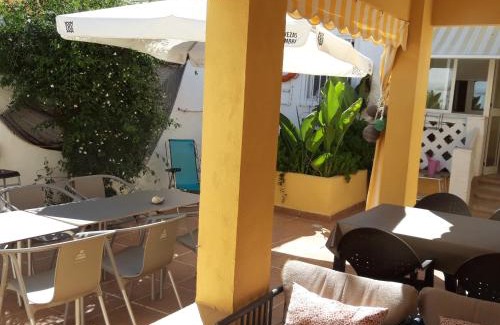 Punta Umbria Casa | Casa a pie de playa, con patio. Zona Miramar.