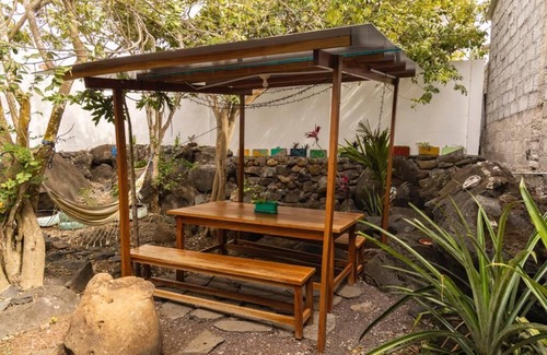 Puerto Baquerizo Moreno Casa | CASA ACOGEDORA DE DOS DORMITORIOS, COMPLETAMENTE AMOBLADA.