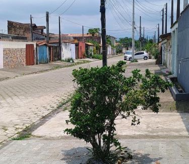 Itanhaem Casa | Casa aconchegante com churrasqueira e piscina para um ambiente familiar