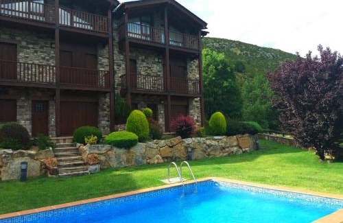 Isovol Apartamento | Casa adosada con piscina en Isòvol