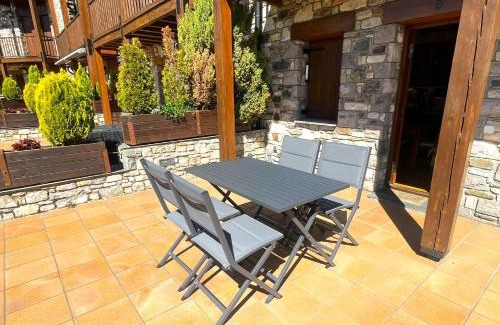 Isovol Apartamento | Casa adosada con piscina en Isòvol