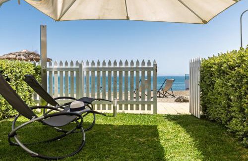 Nueva Milla de Oro Casa | Casa adosada en primera línea de playa, Estepona