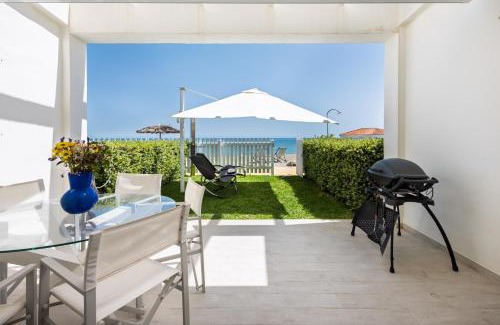 Nueva Milla de Oro Casa | Casa adosada en primera línea de playa, Estepona
