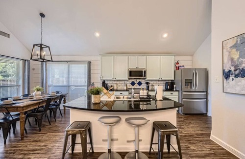 Fort Worth Casa | Casa Agave + 3BR Stylish Retreat + Fort Worth