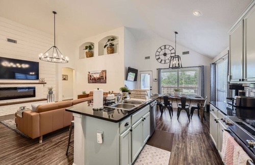 Fort Worth Casa | Casa Agave + 3BR Stylish Retreat + Fort Worth