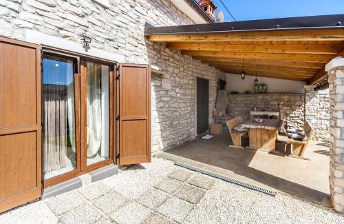 Mali Vareski Casa | Casa Agnija - Authentic Istrian holiday home with terrace and garden near the Sea