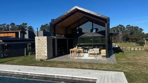 Colonia de Chapadmalal Casa | Casa Agustina - Casa en Chapa con pileta Barrio Barrancas de San Benito para 6PAX - Hola Sur