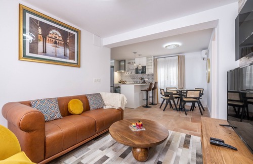 San Pedro Apartamento | Casa al Andalus: Elegante, Serena y Exclusiva Vivienda en el Centro con WiFi y Aire Acondicionado