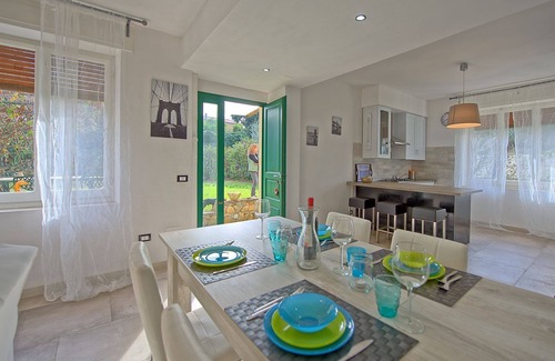 Montemarcello Apartamento | City / Village Apartment en Ameglia con 2 habitaciones, capacidad 6