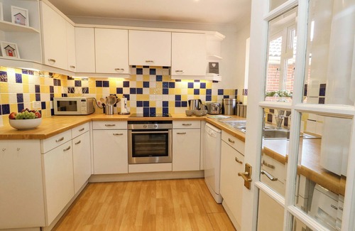 Sandbanks Cabaña | CASA AL MARE, pet friendly, character holiday cottage in Sandbanks