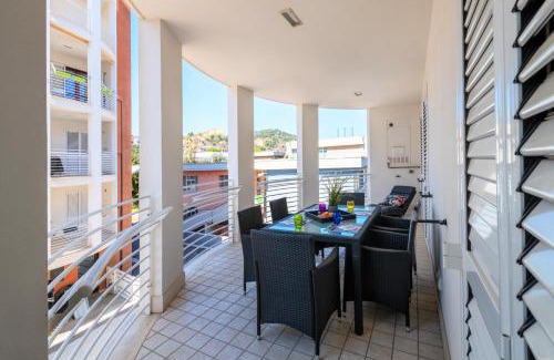 Grottammare Apartamento | Casa Alice con ampio balcone e posto auto