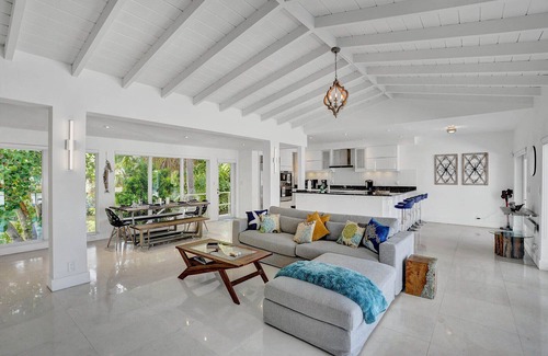 Birch Park Finger Streets Casa | Casa Alinna☀️HEATED Pool-Spacious Private Fort Lauderdale Beach House Kayak/Park