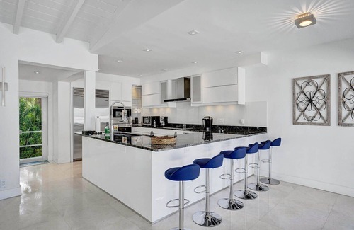 Birch Park Finger Streets Casa | Casa Alinna☀️HEATED Pool-Spacious Private Fort Lauderdale Beach House Kayak/Park