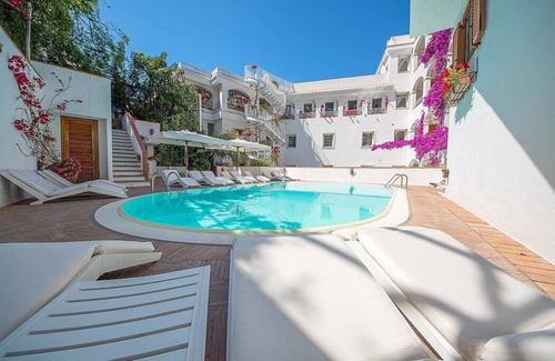 Minori Casa | Casa Alloro B: Un acogedor apartamento ubicado en el centro de Minori ya pocos metros del mar.