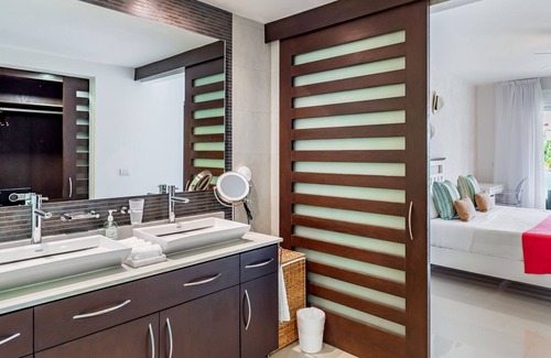 Puerto Juarez Condominio | Casa Almajuma 415 S 2 Bedroom Condo by Redawning