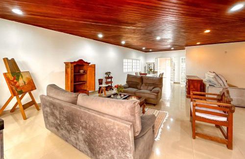 Lapa Casa | Casa Alto Padrao com Piscina no Alto da Lapa