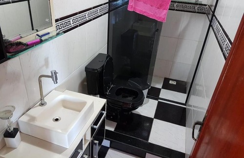 Rio Vermelho Norte Casa | Casa Amarela com Piscina
