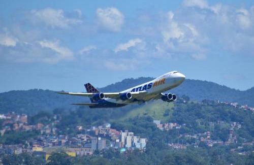 Jardim Presidente Dutra Casa | Casa Amarela -vista para o aeroporto internacional