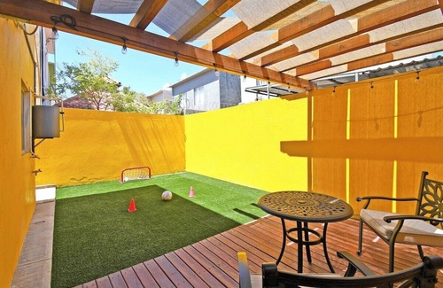 La Paz Casa | Casa Amarilla Renovada, Patios Amplios y Más