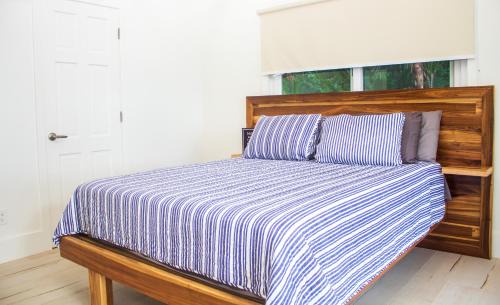 Antoneys Cay Villa | Casa Amaroo - Villa at Luna Beach Roatan