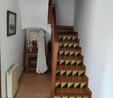 Prades Casa | Casa amb jardí i llar de foc