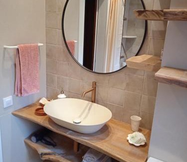 Prades Casa | Casa amb jardí i llar de foc