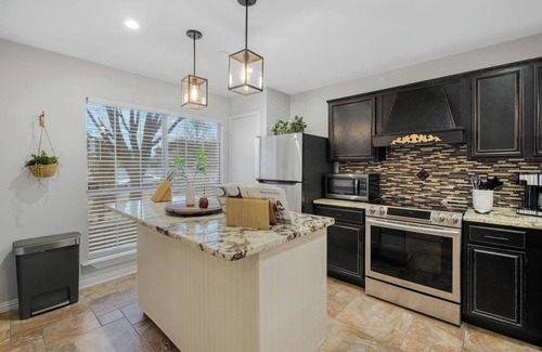 Fort Worth Casa | Casa Amigos / Rustica & Moderna Casa en Fort Worth