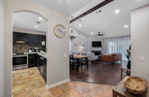 Fort Worth Casa | Casa Amigos / Rustica & Moderna Casa en Fort Worth