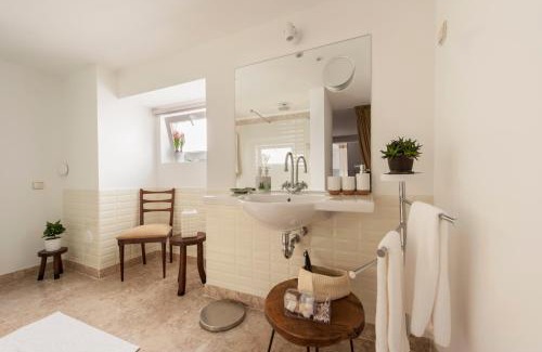 Santo Antonio Cama Y Desayuno | CASA AMORA Studio Apartments