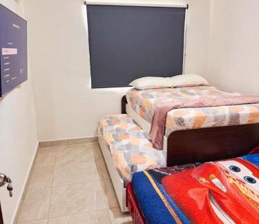 Linares Casa | Casa amplia, 3 recámaras, patio y estacionamiento