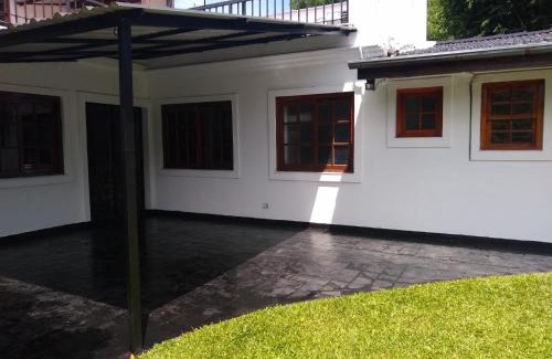 Tigre Casa | Casa Amplia 5 personas con Jardin y Parrilla