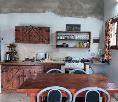 Las Colinas de Peralta Ramos Casa | Casa amplia con jardin grande, parrilla y pileta en mar del plata en barrio jardin pegado al bosque peralta ramos