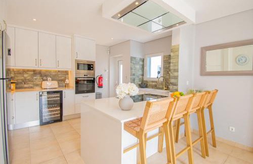 Mato Serrao Casa | Casa Ana Superbly Renovated with Heated Private