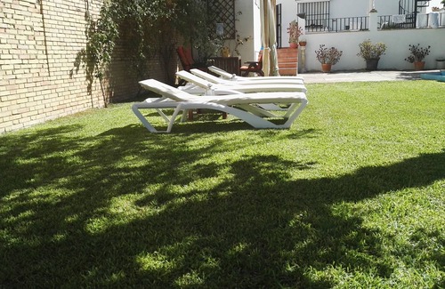 Burguillos Villa | CASA ANA: Muy tranquila, con jardín y piscina para relajarse